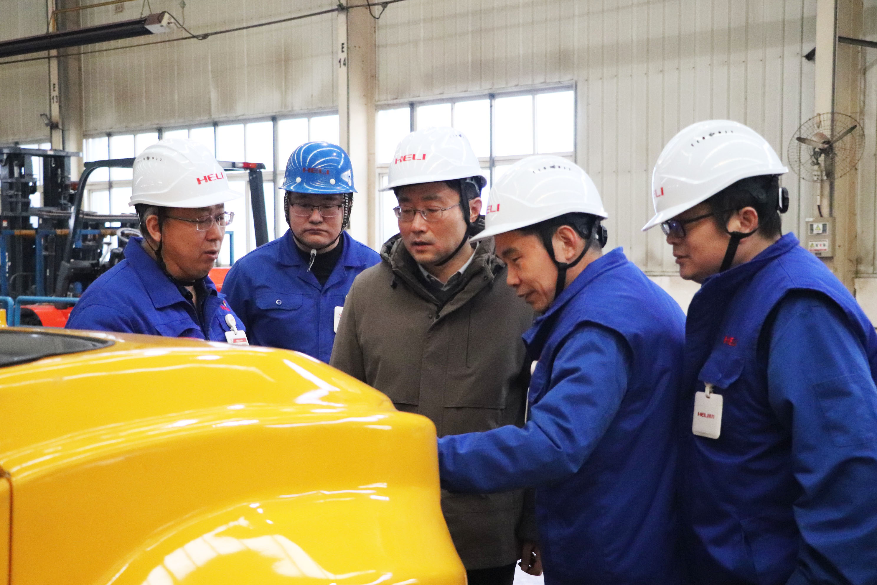 周齐齐一行深刻盘锦ca88登录入口官网出产现场领导调研 拷贝.jpg 周齐齐一行深刻盘锦ca88登录入口官网出产现场领导调研 拷贝.jpg